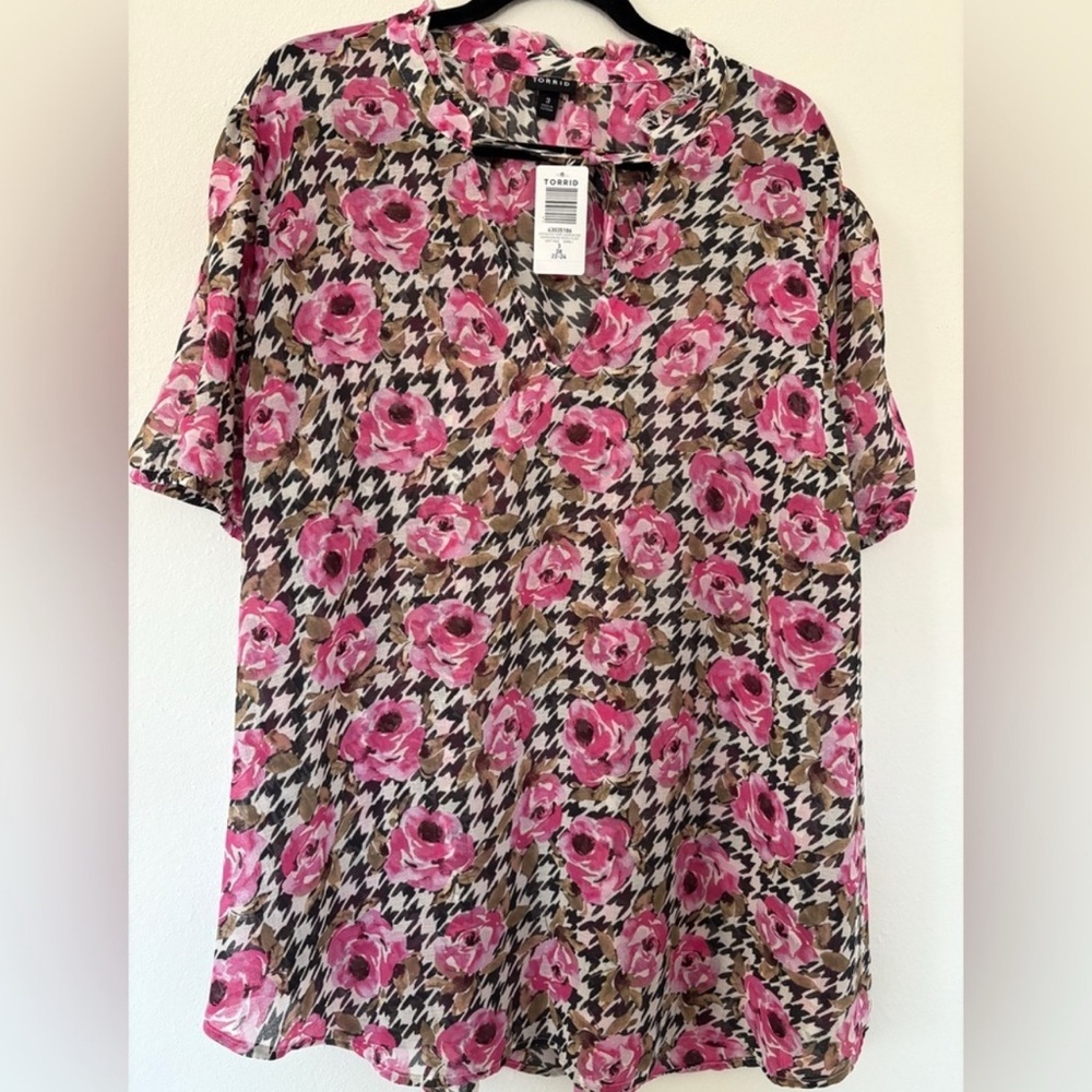 NWT Torrid Chiffon Puff Short Sleeve Blouse Herringbone Roses Plaid - Picture 3 of 8